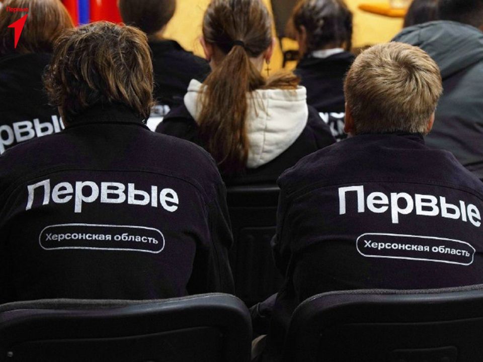 Первые и юнармейцы встретились с Героем России Владиславом Головиным Первые и юнармейцы встретились с Героем России Владиславом Головиным