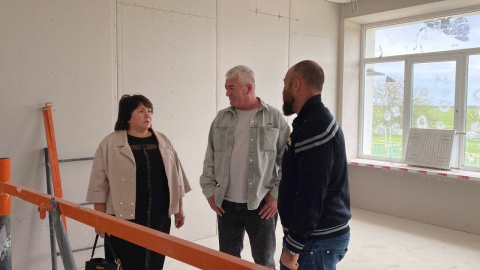 Строители в Тавричанской школе перешли к внутренней отделке помещений Строители в Тавричанской школе перешли к внутренней отделке помещений