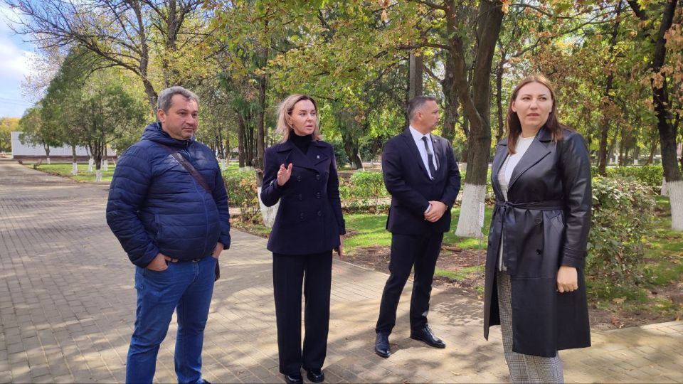Ольга Осипенко: Посетила парк Троицкий с депутатским контролем Ольга Осипенко: Посетила парк Троицкий с депутатским контролем