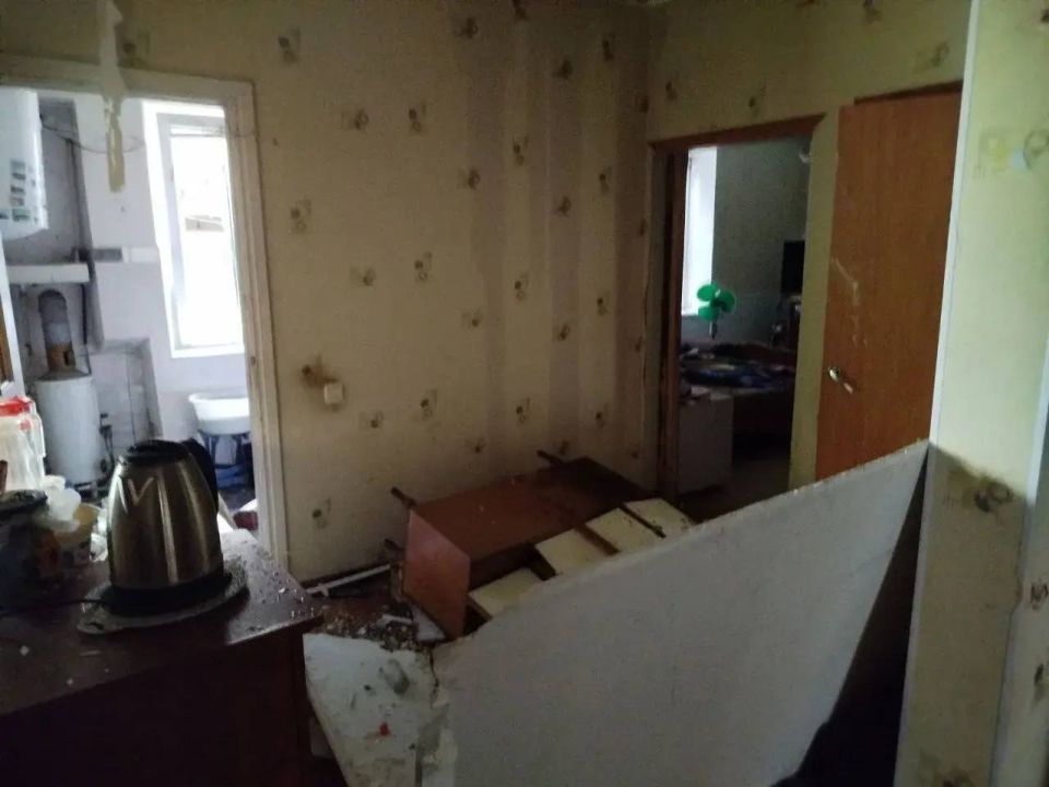 В результате атаки БПЛА ВСУ в Новокаховском округе поврежден частный дом В результате атаки БПЛА ВСУ в Новокаховском округе поврежден частный дом