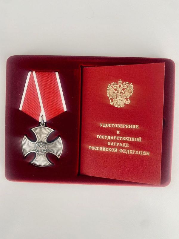 Лопоухий, с конопушками на носу хулиган, мальчик с большими глазками-угольками Лопоухий, с конопушками на носу хулиган, мальчик с большими глазками-угольками