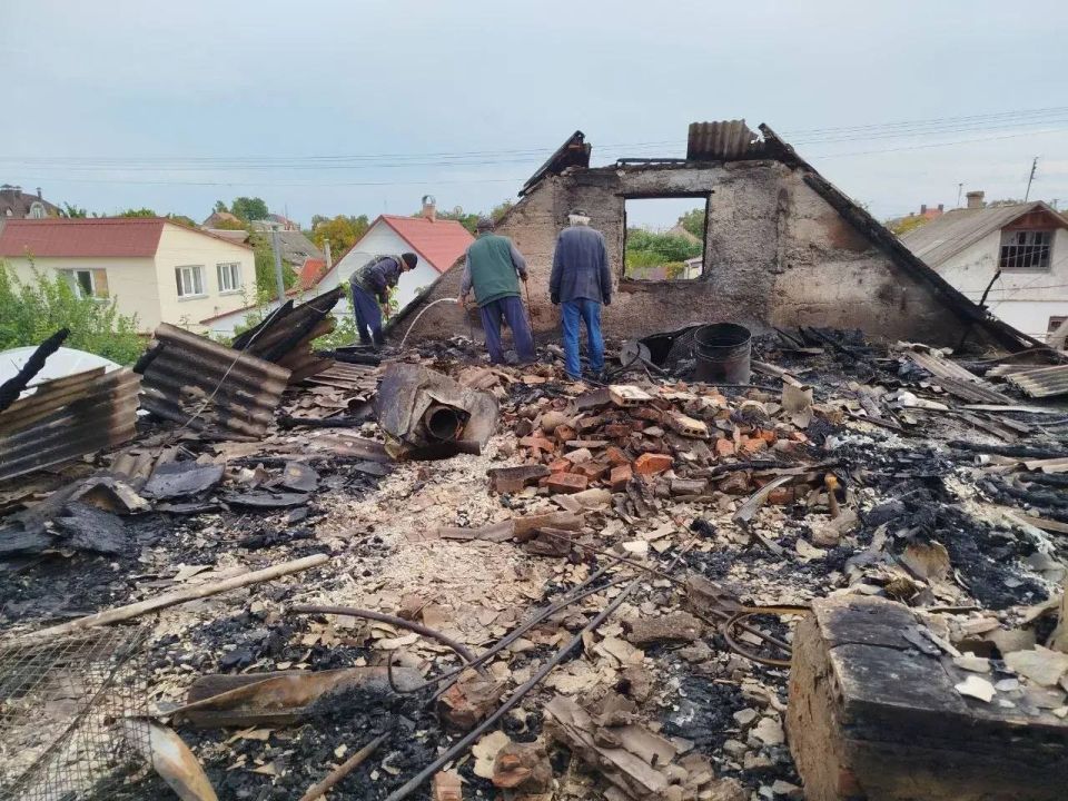 Частный дом поврежден в Новокаховском округе в результате сброса взрывного устройства с БпЛА ВСУ Частный дом поврежден в Новокаховском округе в результате сброса взрывного устройства с БпЛА ВСУ