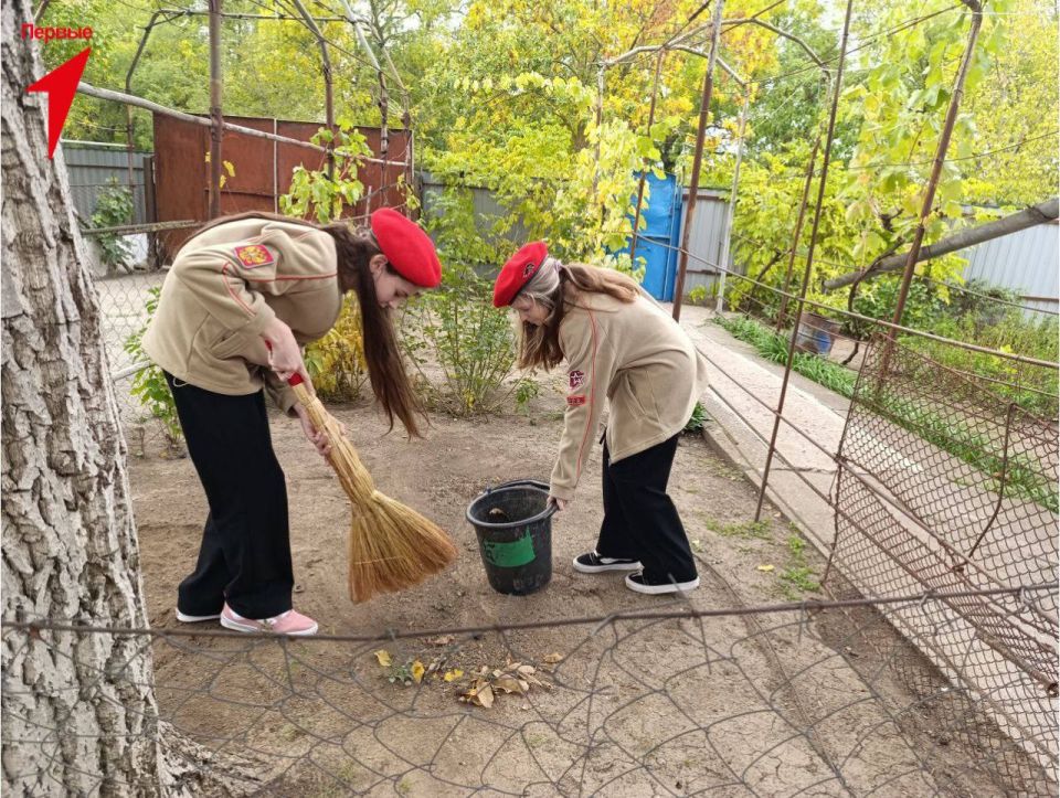 Первые совместно с юноармейцами и членами партии «Единая Россия» поздравили ветеранов! Первые совместно с юноармейцами и членами партии «Единая Россия» поздравили ветеранов!