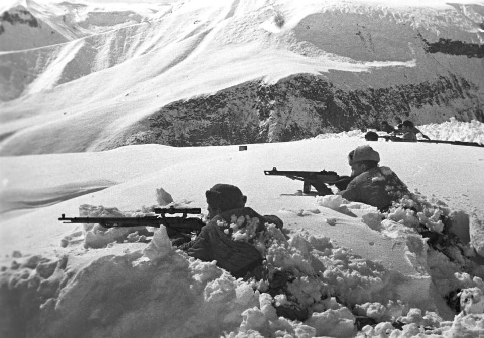 В 1942-1943 годах на Кавказе развернулись тяжелые бои, которые стали одним из ключевых эпизодов Великой Отечественной войны В 1942-1943 годах на Кавказе развернулись тяжелые бои, которые стали одним из ключевых эпизодов Великой Отечественной войны