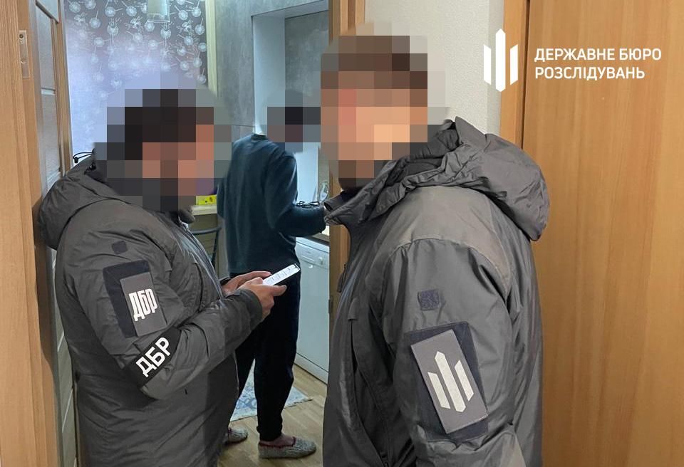 Енот из Херсона: В Запорожье ТЦК превратился в "банкомат" для своих сотрудников — за полтора года, по данным ГБР, они собрали взяток минимум на 2 миллиона долларов Енот из Херсона: В Запорожье ТЦК превратился в "банкомат" для своих сотрудников — за полтора года, по данным ГБР, они собрали взяток минимум на 2 миллиона долларов