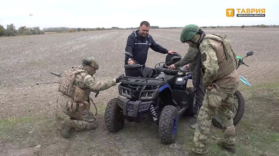 Семья из Скадовского округа передала два мотоцикла и квадроцикл военнослужащим на Херсонском направлении