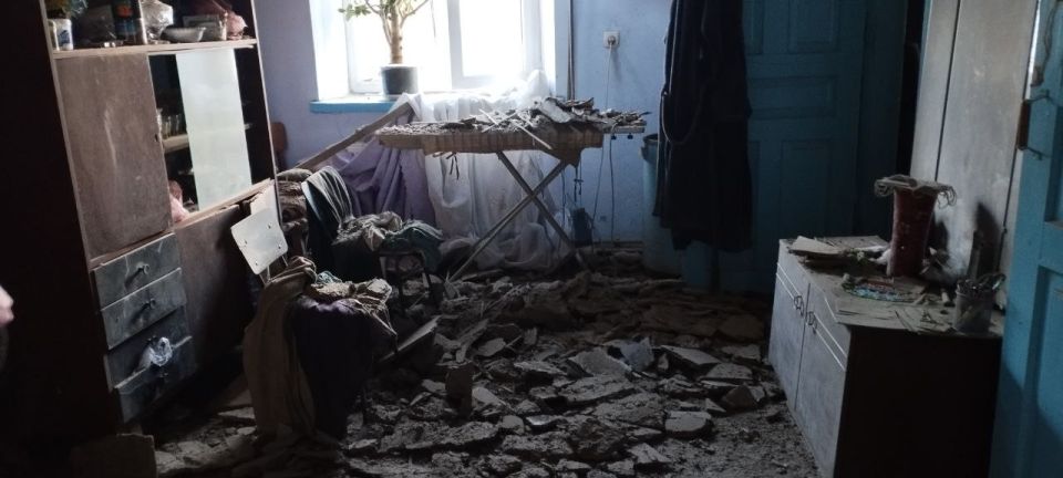 В Любимовке в результате артобстрела разрушен жилой дом — Администрация округа В Любимовке в результате артобстрела разрушен жилой дом — Администрация округа