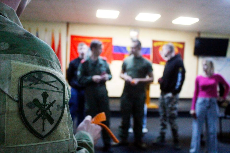 Росгвардейцы провели в Геническе урок по тактической медицине для юнармейцев и представителей молодежных организаций Росгвардейцы провели в Геническе урок по тактической медицине для юнармейцев и представителей молодежных организаций
