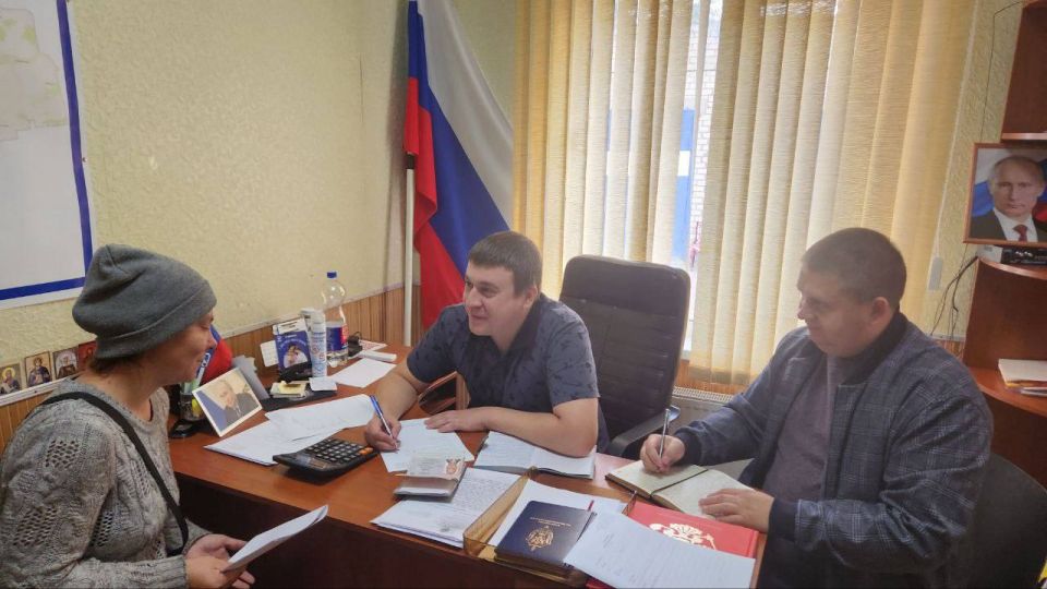 Депутат от партии "Единая Россия" Евгений Титаренко провел прием граждан в селе Железный Порт Депутат от партии "Единая Россия" Евгений Титаренко провел прием граждан в селе Железный Порт