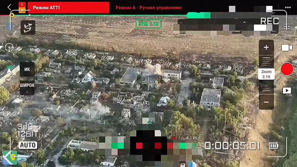 Херсонское направление.. н.п.Днепровское. НП противника на правом берегу, который в очередной раз был использован для точки операторов хохлов. Наши мужики их наверное уже в 100 раз распетушили там