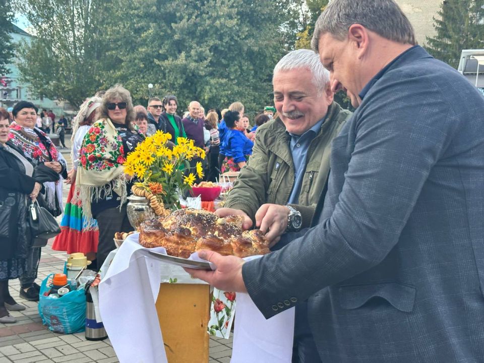 Сегодня пятница, и мы с радостью подводим итоги уходящей недели, которая подарила нам множество ярких событий и положительных эмоций Сегодня пятница, и мы с радостью подводим итоги уходящей недели, которая подарила нам множество ярких событий и положительных эмоций