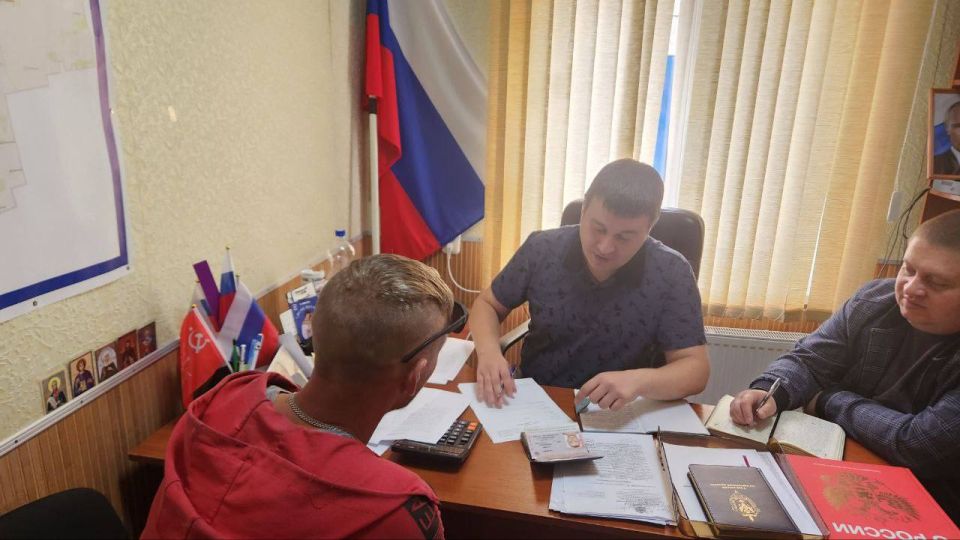 Депутат от партии "Единая Россия" Евгений Титаренко провел прием граждан в селе Железный Порт Депутат от партии "Единая Россия" Евгений Титаренко провел прием граждан в селе Железный Порт