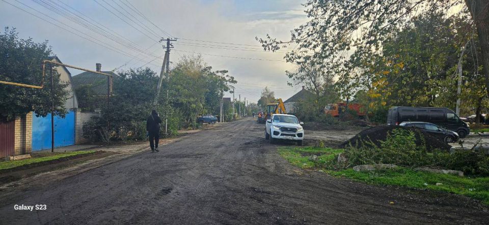 В Геническе стартовали работы по обновлению дорожного покрытия на улице Чкалова В Геническе стартовали работы по обновлению дорожного покрытия на улице Чкалова