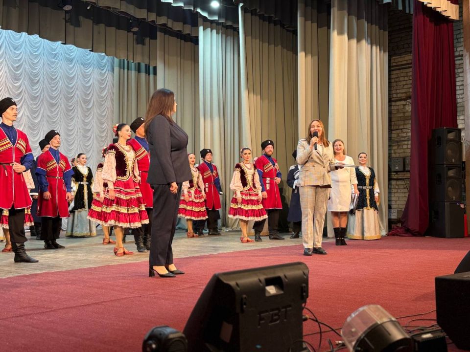 Сегодня в пгт Новотроицкое состоялось торжественное мероприятие, посвященное Дню рождения нашего поселка и великому православному празднику - Покрову Пресвятой Богородицы Сегодня в пгт Новотроицкое состоялось торжественное мероприятие, посвященное Дню рождения нашего поселка и великому православному празднику - Покрову Пресвятой Богородицы