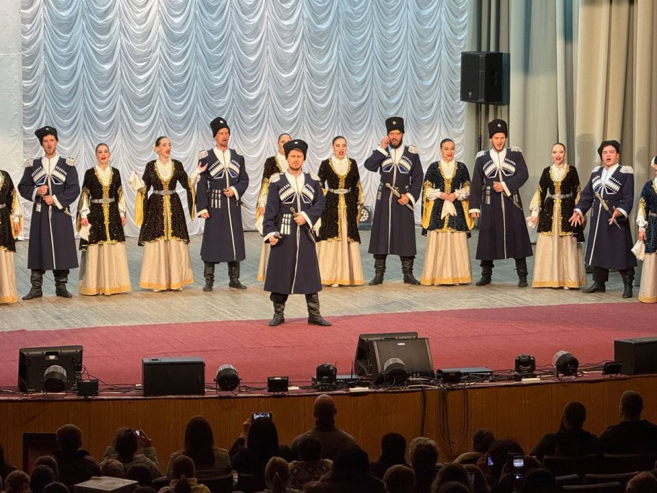 Сегодня в пгт Новотроицкое состоялось торжественное мероприятие, посвященное Дню рождения нашего поселка и великому православному празднику - Покрову Пресвятой Богородицы Сегодня в пгт Новотроицкое состоялось торжественное мероприятие, посвященное Дню рождения нашего поселка и великому православному празднику - Покрову Пресвятой Богородицы