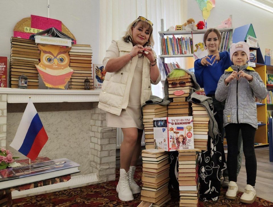 К Всероссийскому Дню чтения в Любимовской библиотеке прошла акция "Читаем вместе, объединяя сердца!" К Всероссийскому Дню чтения в Любимовской библиотеке прошла акция "Читаем вместе, объединяя сердца!"