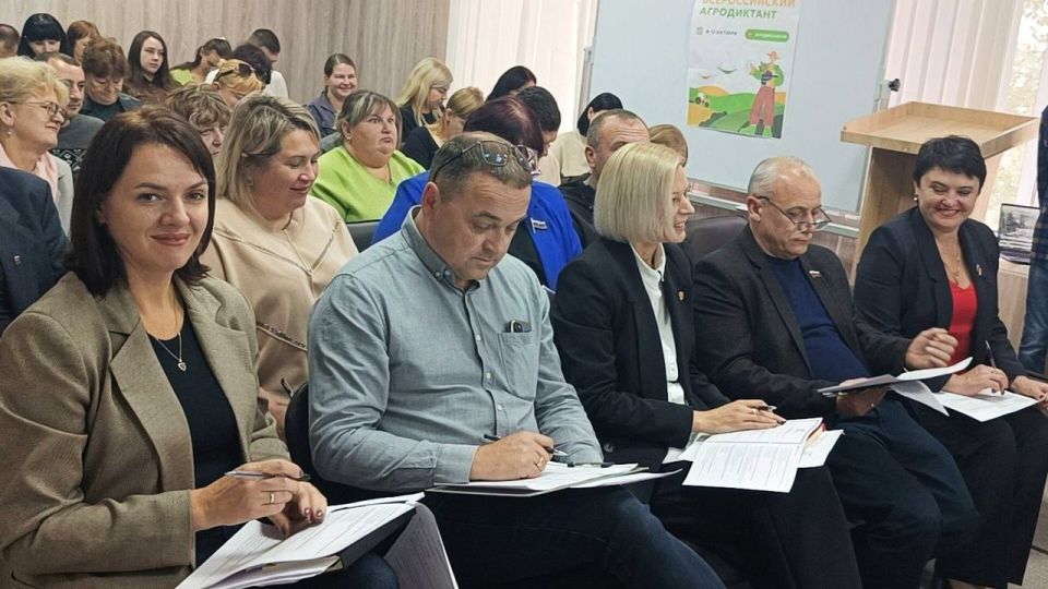 Более 300 херсонцев присоединились к первому Всероссийскому агродиктанту Более 300 херсонцев присоединились к первому Всероссийскому агродиктанту