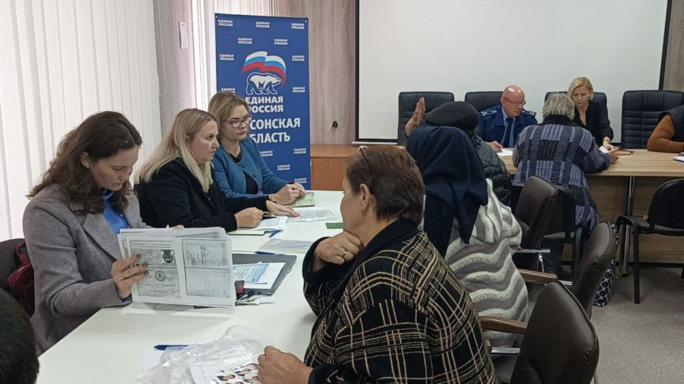 Владимир Сальдо: в Чаплинке в день приема к "Единой России" обратились более 40 человек Владимир Сальдо: в Чаплинке в день приема к "Единой России" обратились более 40 человек