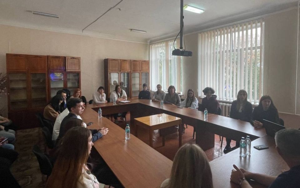 "Разговор о важном", посвященный теме волонтерства, провели со школьниками Нижнесерогозского округа "Разговор о важном", посвященный теме волонтерства, провели со школьниками Нижнесерогозского округа