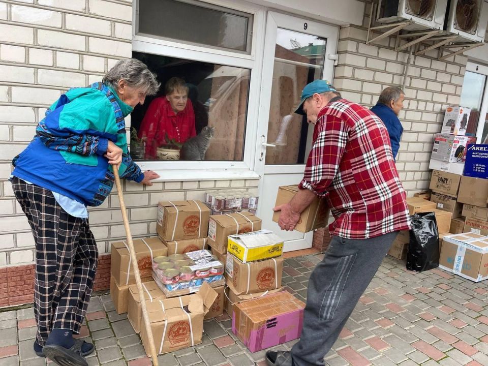 Волонтёры из Новороссийска доставили гуманитарную помощь мирным жителям Херсонской области Волонтёры из Новороссийска доставили гуманитарную помощь мирным жителям Херсонской области