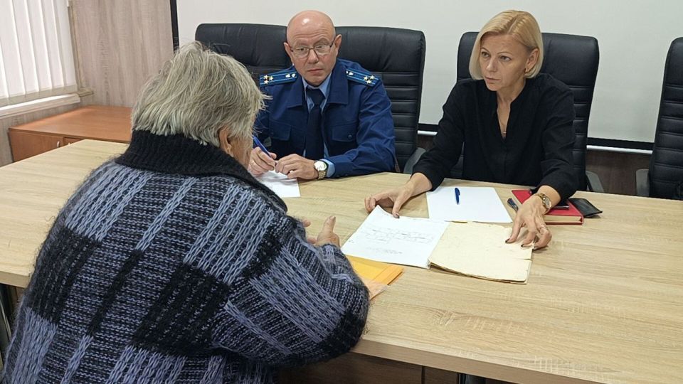 Владимир Сальдо: В Чаплинке в Единый день приёма к «Единой России» обратились более 40 человек Владимир Сальдо: В Чаплинке в Единый день приёма к «Единой России» обратились более 40 человек