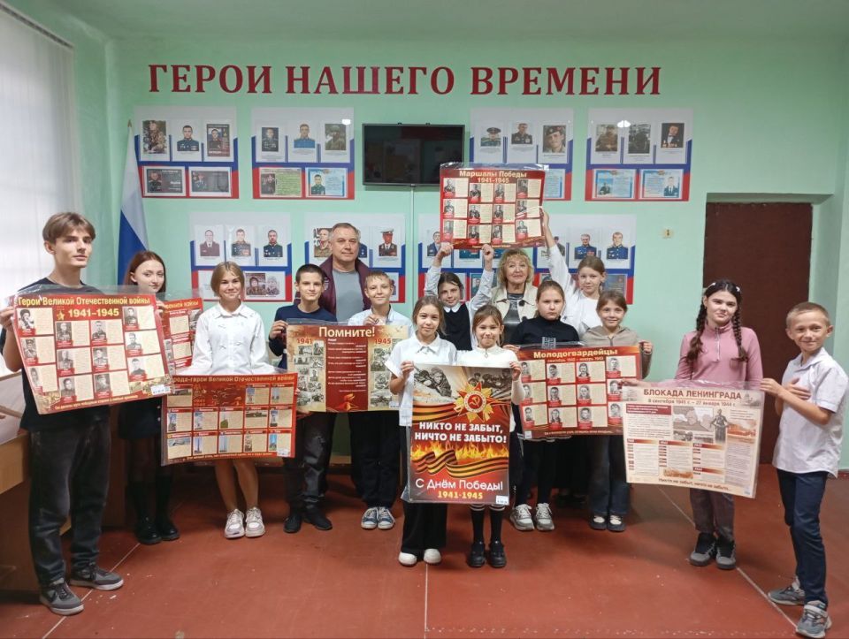 Депутат Виталий Сметанин и председатель благотворительного фонда Татьяна Калиновская посетили Мирненскую школу Депутат Виталий Сметанин и председатель благотворительного фонда Татьяна Калиновская посетили Мирненскую школу