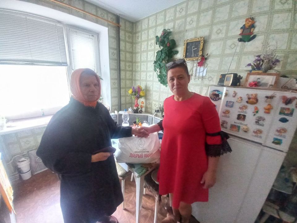 Активисты из ТОС "Мечта" доставили на дом гуманитарную помощь для малообеспеченных жителей Каховки Активисты из ТОС "Мечта" доставили на дом гуманитарную помощь для малообеспеченных жителей Каховки