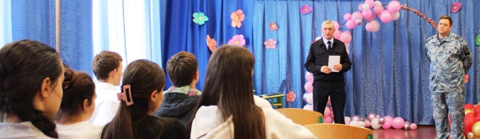 Транспортные полицейские помогают херсонским старшеклассникам выбрать профессию