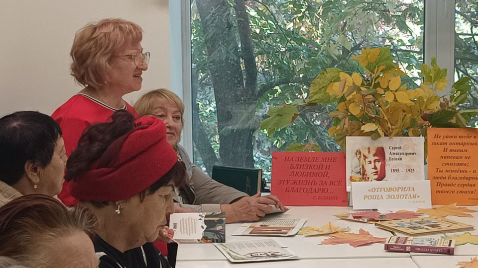 В Чаплинской модельной центральной библиотеке проходят Есенинские дни В Чаплинской модельной центральной библиотеке проходят Есенинские дни