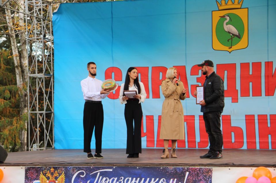В рамках празднования Дня основания пгт Чаплинка прошла церемония награждения В рамках празднования Дня основания пгт Чаплинка прошла церемония награждения