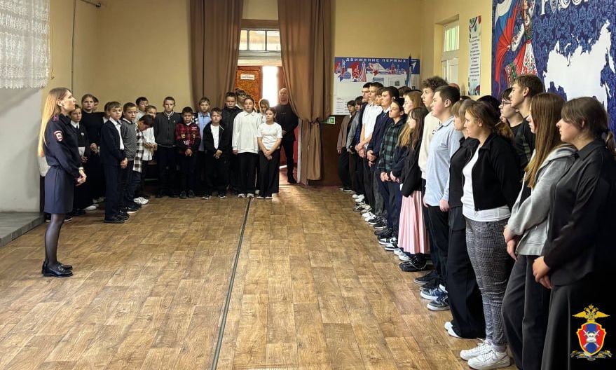 В Голопристанском округе Херсонской области сотрудники Госавтоинспекции провели профилактическую беседу со школьниками