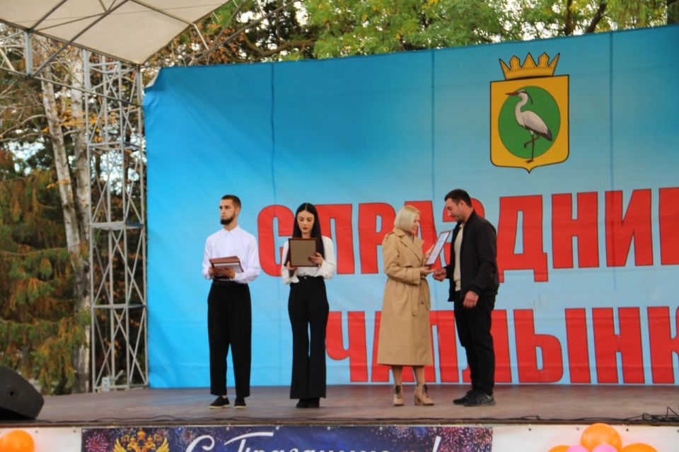 В рамках празднования Дня основания пгт Чаплинка прошла церемония награждения В рамках празднования Дня основания пгт Чаплинка прошла церемония награждения