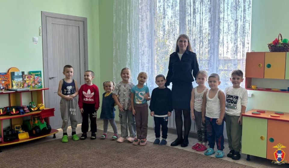 В Херсонской области сотрудники Госавтоинспекции провели профилактическое занятие с детсадовцами
