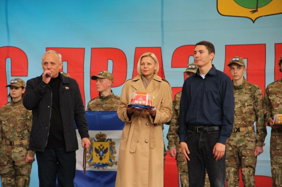 В рамках празднования Дня основания пгт Чаплинка прошла церемония награждения В рамках празднования Дня основания пгт Чаплинка прошла церемония награждения