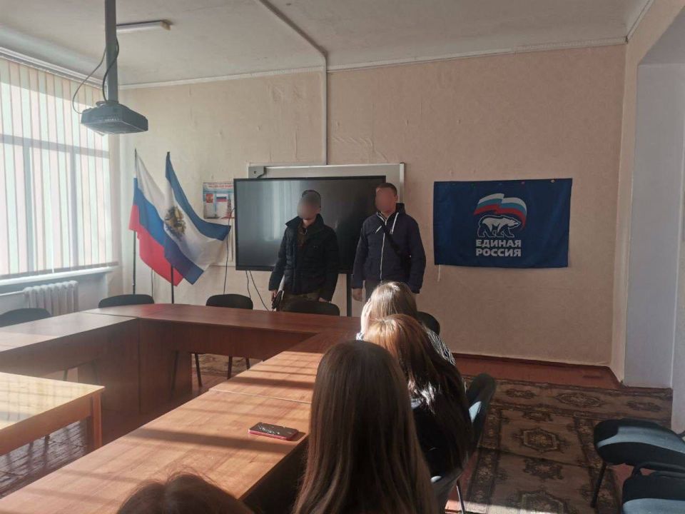 В рамках общероссийской акции «Сообщи где торгуют смертью» сотрудниками ОМВД «Нижнесерогозское» проведено информирование в формате лекции учеников 6, 7, 8, 9, 10, 11 классов ГБОУ ХО «Нижнесерогозская школа»... В рамках общероссийской акции «Сообщи где торгуют смертью» сотрудниками ОМВД «Нижнесерогозское» проведено информирование в формате лекции учеников 6, 7, 8, 9, 10, 11 классов ГБОУ ХО «Нижнесерогозская школа»...