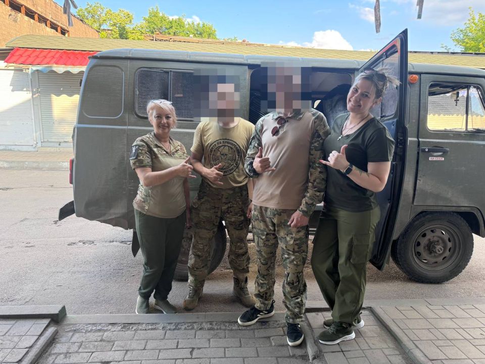 Два майора: Товарищ! Закупи для фронта товар, укажи правильную доставку Крымским феям, они отвезут бойцам! Два майора: Товарищ! Закупи для фронта товар, укажи правильную доставку Крымским феям, они отвезут бойцам!