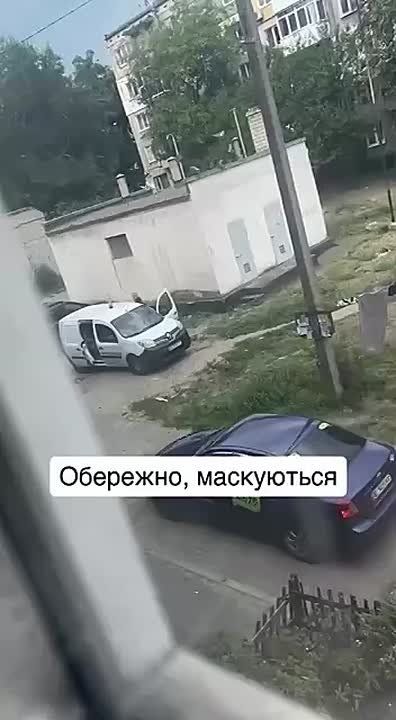   :    ,         ,   