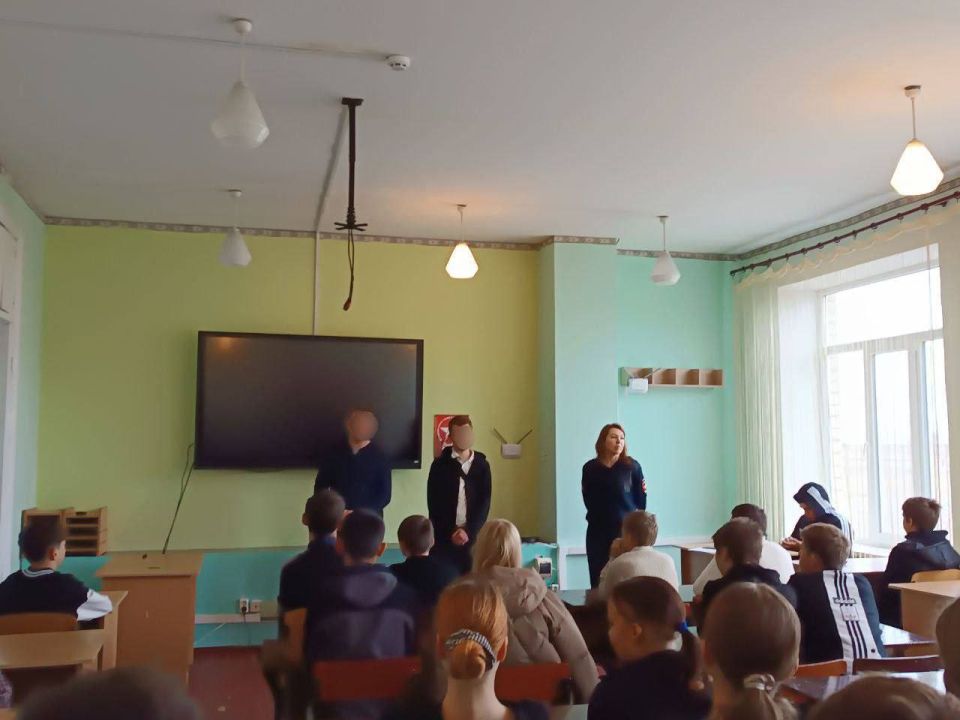 В рамках общероссийской акции «Сообщи где торгуют смертью» 16 октября 2025 года сотрудниками ОМВД «Нижнесерогозское» проведено информирование в формате лекции учеников 6, 7, 8, 9, 10, 11 классов ГБОУ ХО "Нижнеторгаивская... В рамках общероссийской акции «Сообщи где торгуют смертью» 16 октября 2025 года сотрудниками ОМВД «Нижнесерогозское» проведено информирование в формате лекции учеников 6, 7, 8, 9, 10, 11 классов ГБОУ ХО "Нижнеторгаивская...