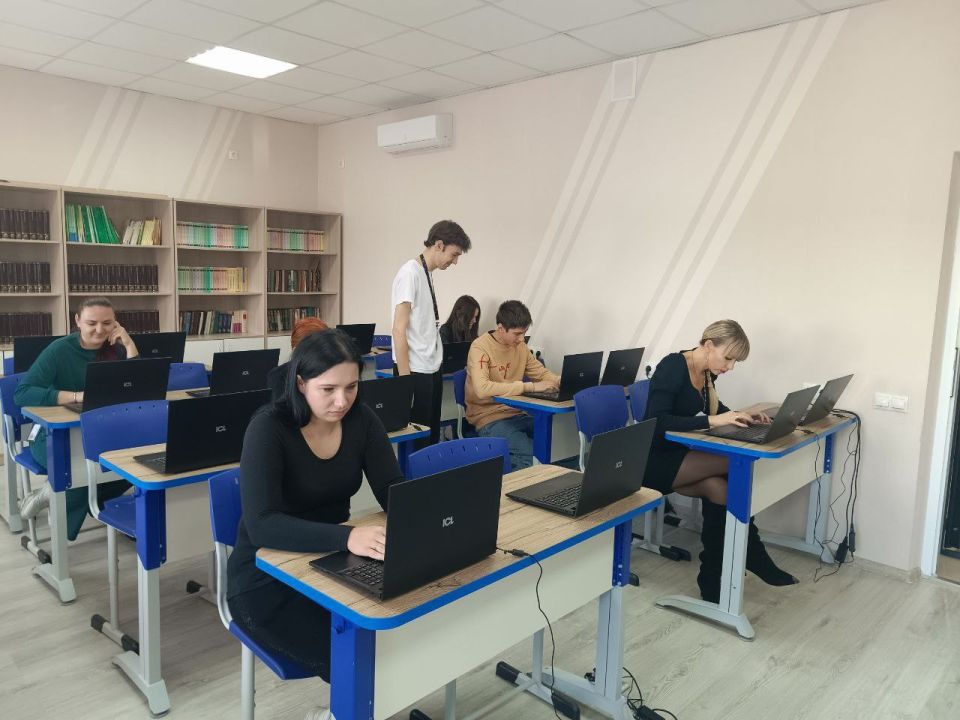 Более 400 студентов Херсонской области написали Всероссийский экономический диктант Более 400 студентов Херсонской области написали Всероссийский экономический диктант