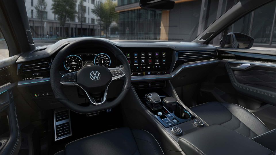 Volkswagen показал «прощальный» Touareg Final Edition — производство культового кроссовера прекращают спустя 23 года, но название могут передать новой электричке Volkswagen показал «прощальный» Touareg Final Edition — производство культового кроссовера прекращают спустя 23 года, но название могут передать новой электричке