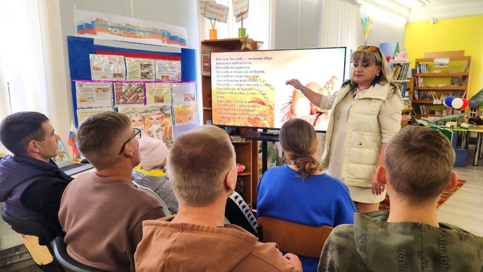 В Любимовской библиотеке прошла интерактивная экскурсия "Хлеб на столе: от древности до наших дней!" В Любимовской библиотеке прошла интерактивная экскурсия "Хлеб на столе: от древности до наших дней!"