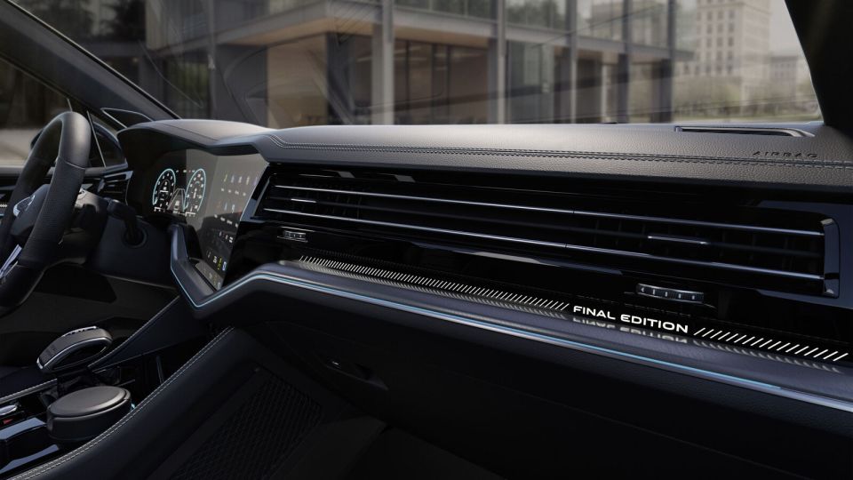 Volkswagen показал «прощальный» Touareg Final Edition — производство культового кроссовера прекращают спустя 23 года, но название могут передать новой электричке Volkswagen показал «прощальный» Touareg Final Edition — производство культового кроссовера прекращают спустя 23 года, но название могут передать новой электричке