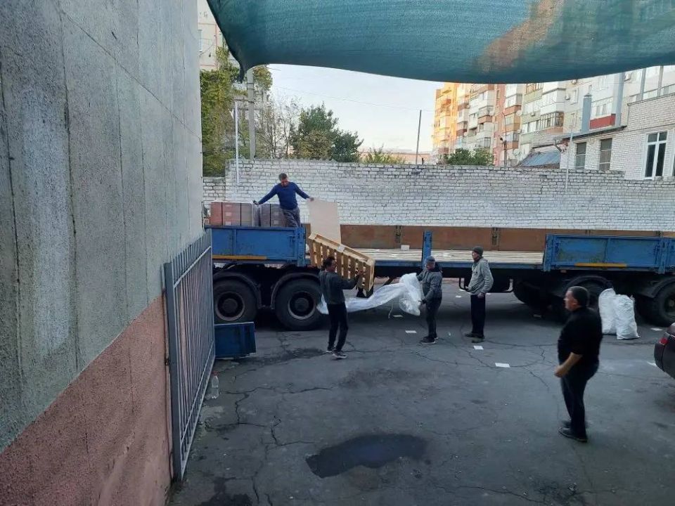 В Новую Каховку привезли гуманитарную помощь В Новую Каховку привезли гуманитарную помощь