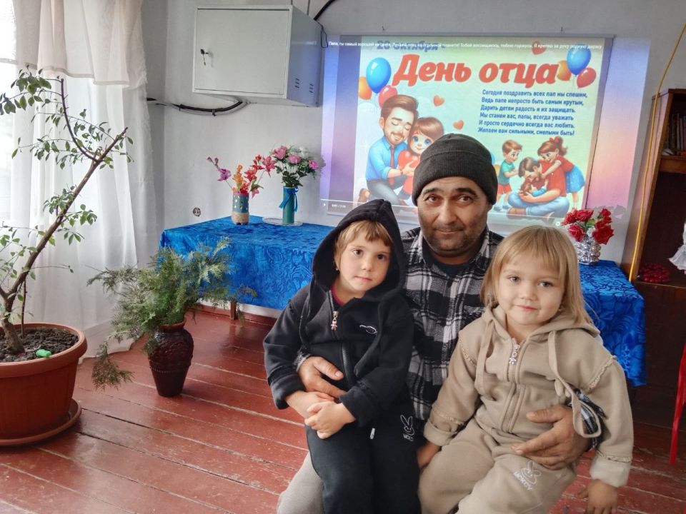 В преддверии праздника Дня отца в Нижнеторгаевском Доме культуры прошло мероприятие под названием «Отец — это главная сила и опора» В преддверии праздника Дня отца в Нижнеторгаевском Доме культуры прошло мероприятие под названием «Отец — это главная сила и опора»