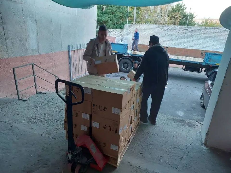 В Новую Каховку привезли гуманитарную помощь В Новую Каховку привезли гуманитарную помощь