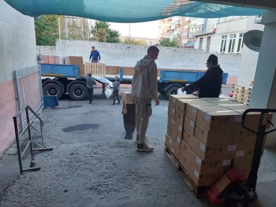 В Новую Каховку привезли гуманитарную помощь В Новую Каховку привезли гуманитарную помощь