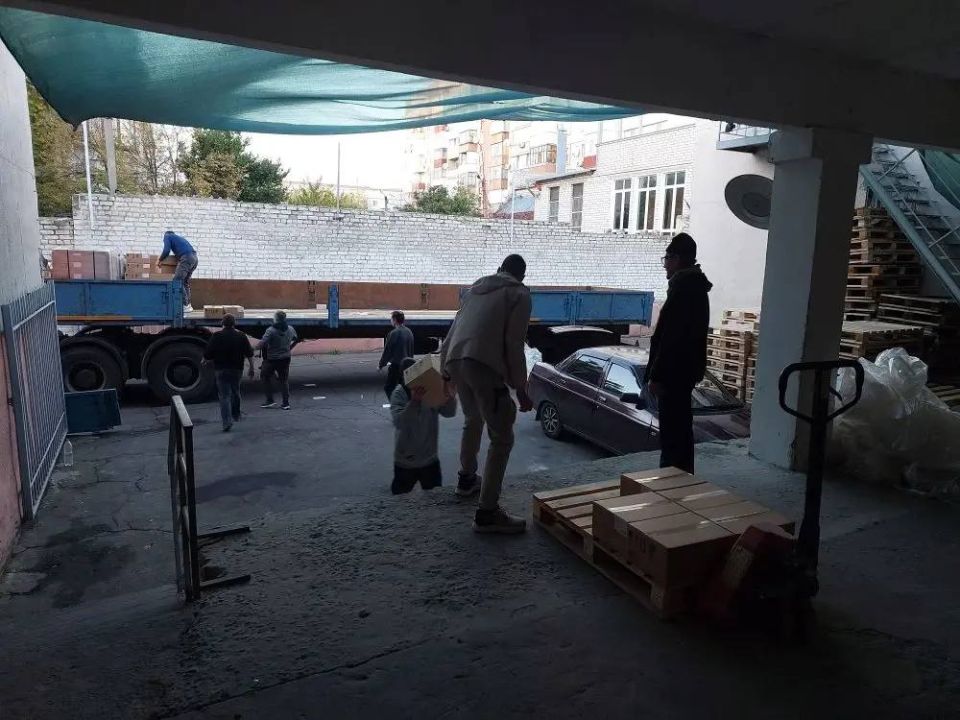 В Новую Каховку привезли гуманитарную помощь В Новую Каховку привезли гуманитарную помощь