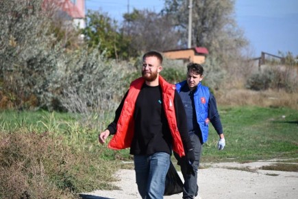       !  )))