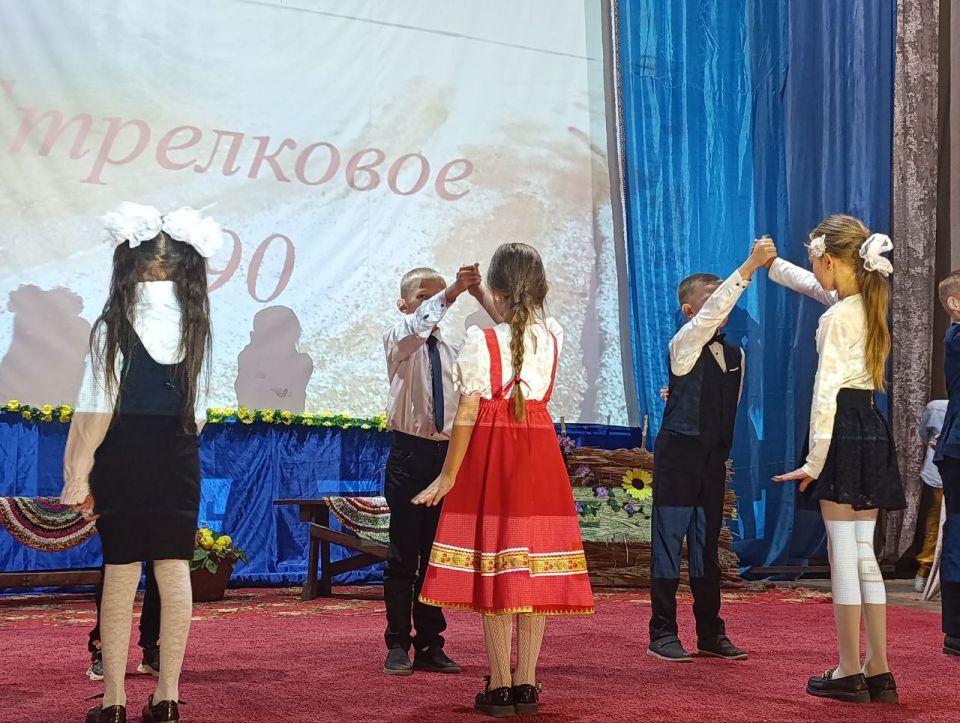 Стрелковое отпраздновало 190-летие: более 500 гостей, награды и праздничный концерт Стрелковое отпраздновало 190-летие: более 500 гостей, награды и праздничный концерт
