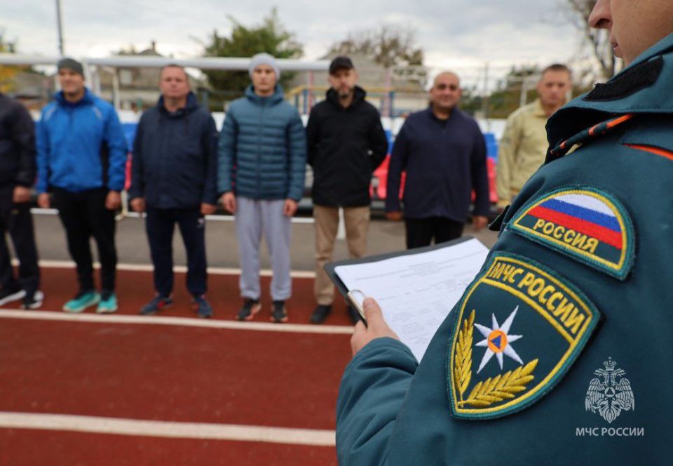 Сотрудники МЧС Херсонской области сдали зачеты по физической подготовке